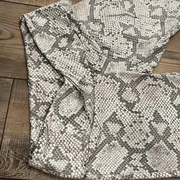 Chaser Python Print Bike Shorts Size Small - Picture 6 of 6